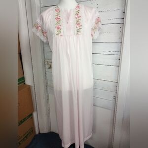 Vintage Pink Nylon Nightgown Large Lace Floral Trim Short Sleeve Grannycore.